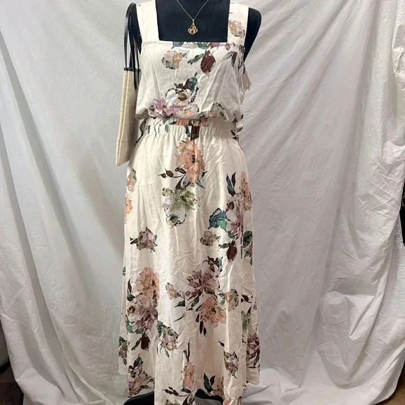 Floral apron dress - Picture 1 of 9